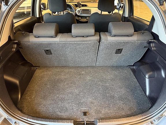 Toyota Yaris 10 of 16