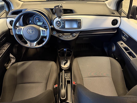 Toyota Yaris 6 of 16