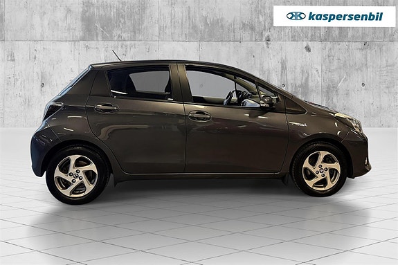 Toyota Yaris 3 of 16