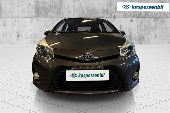 Toyota Yaris 2 of 16
