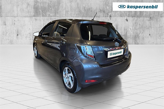 Toyota Yaris 5 of 16