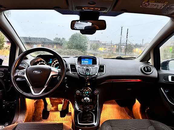 Ford Fiesta 12 of 16