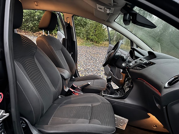 Ford Fiesta 10 of 16