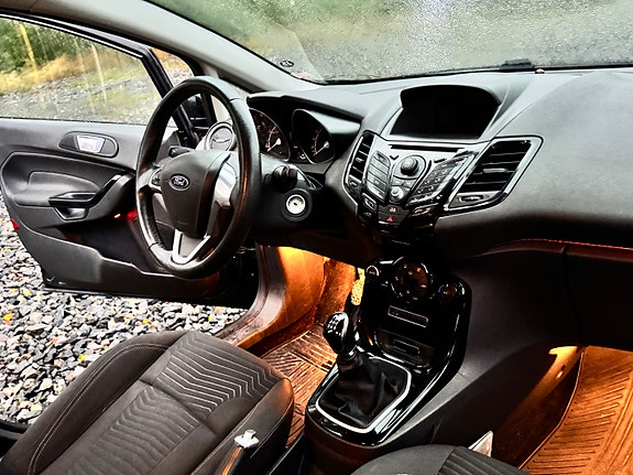 Ford Fiesta 9 of 16