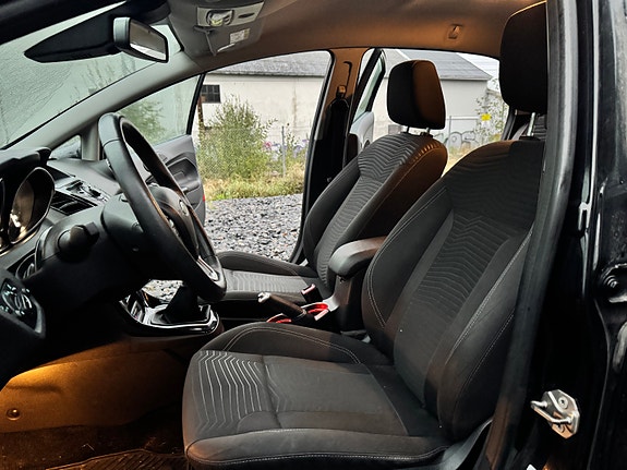 Ford Fiesta 8 of 16