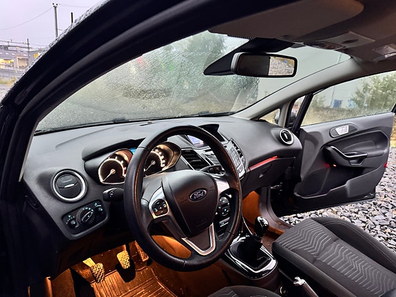 Ford Fiesta 7 of 16