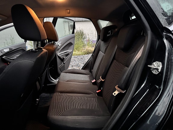 Ford Fiesta 11 of 16