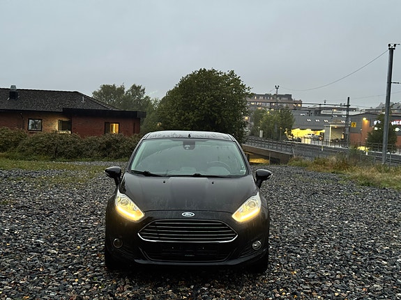 Ford Fiesta 2 of 16