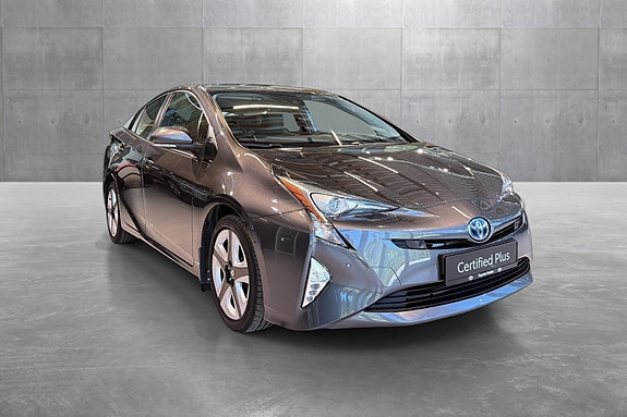Toyota Prius 7 of 25