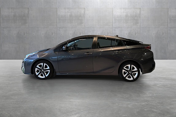 Toyota Prius 2 of 25