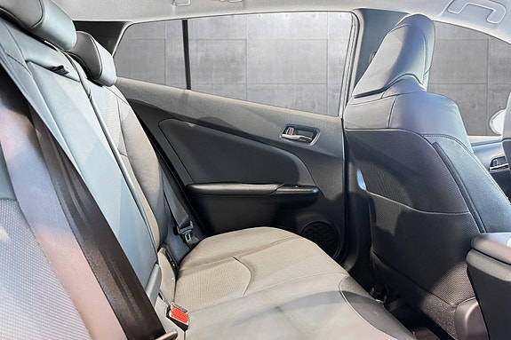 Toyota Prius 13 of 25
