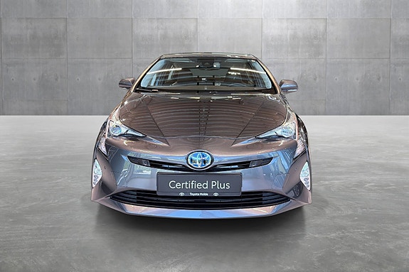 Toyota Prius 8 of 25