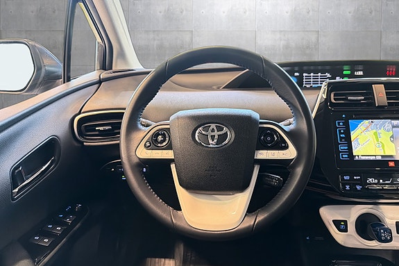Toyota Prius 15 of 25