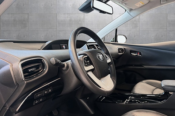 Toyota Prius 9 of 25