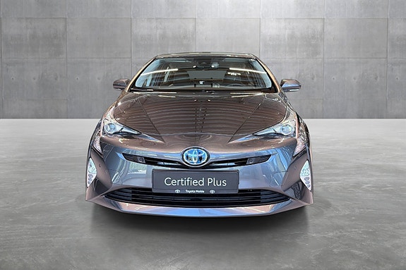 Toyota Prius 25 of 25
