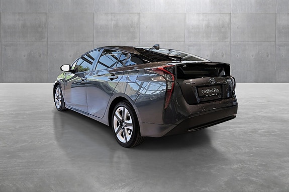 Toyota Prius 3 of 25