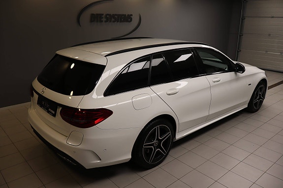 Mercedes-Benz C300 de 2 of 30