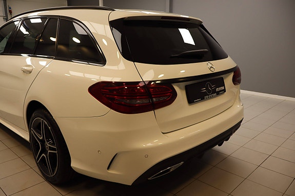 Mercedes-Benz C300 de 24 of 30