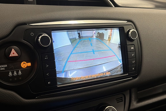 Toyota Yaris 16 of 21