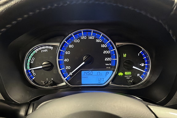 Toyota Yaris 13 of 21