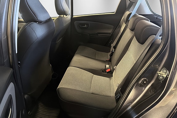 Toyota Yaris 11 of 21