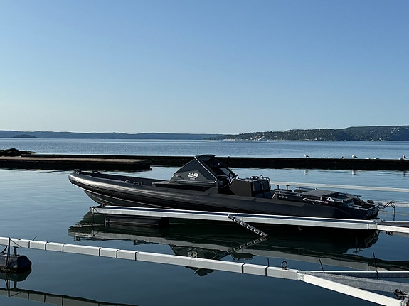 Goldfish 29 Toppmodell - BUD MOTTATT 8.6L V8, 540hk, 72 knop 8 of 30