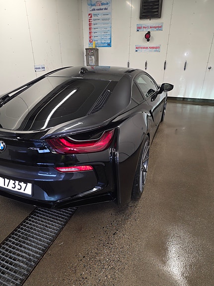 BMW i8 7 of 18
