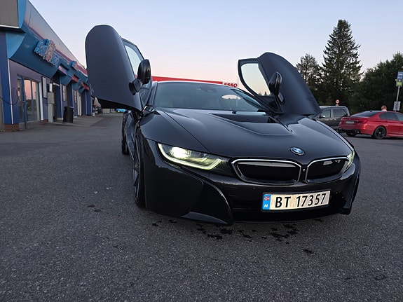 BMW i8 2 of 18