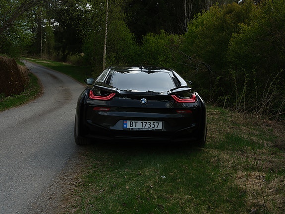 BMW i8 18 of 18