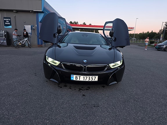 BMW i8 3 of 18