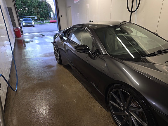 BMW i8 9 of 18