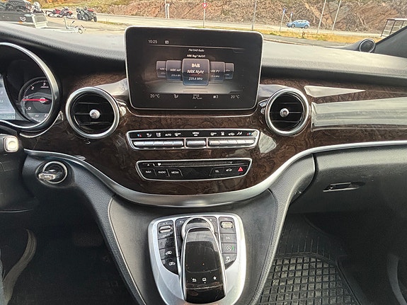 Mercedes-Benz V250 d 24 of 30