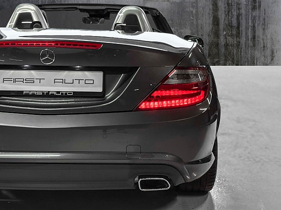 Mercedes-Benz SLK200 9 of 18