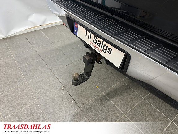 Toyota HiLux 14 of 30