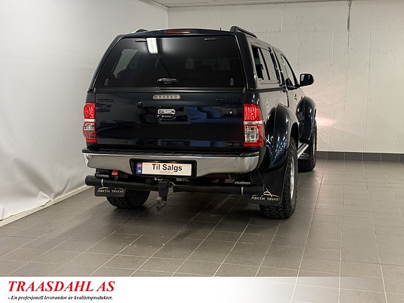 Toyota HiLux 10 of 30