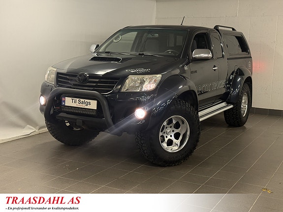Toyota HiLux 2 of 30
