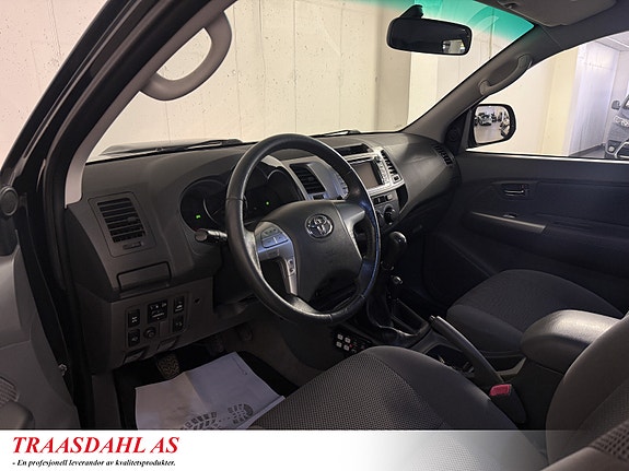 Toyota HiLux 15 of 30
