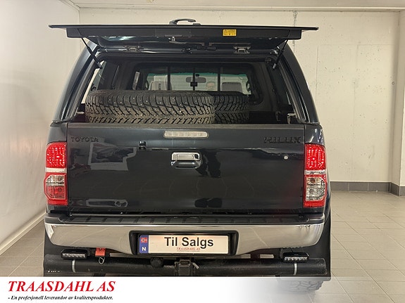 Toyota HiLux 12 of 30