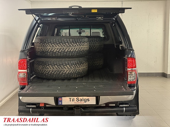 Toyota HiLux 13 of 30