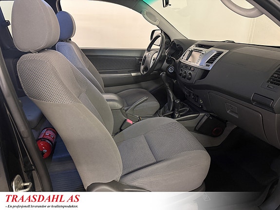 Toyota HiLux 28 of 30