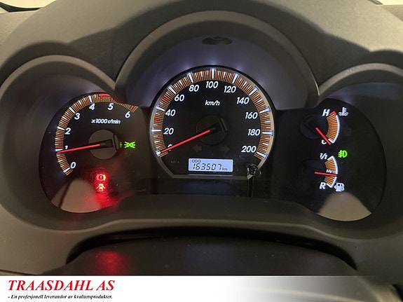 Toyota HiLux 18 of 30
