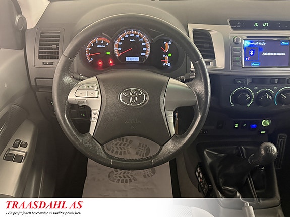 Toyota HiLux 17 of 30