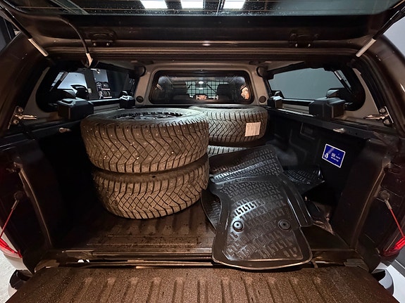 Volkswagen Amarok 25 of 27