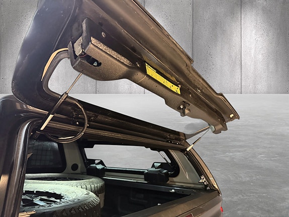 Volkswagen Amarok 27 of 27