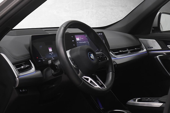 BMW iX1 11 of 30