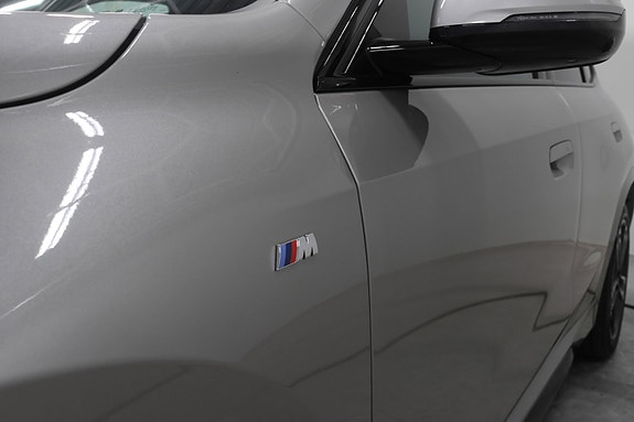 BMW iX1 5 of 30