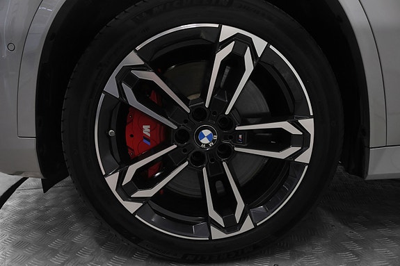 BMW iX1 6 of 30