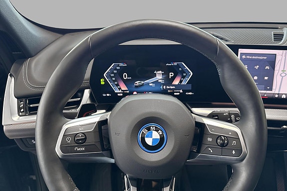 BMW iX1 6 of 15