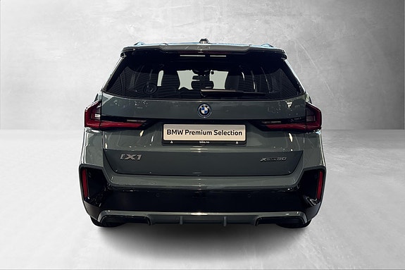 BMW iX1 3 of 15