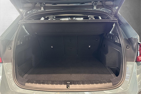 BMW iX1 14 of 15
